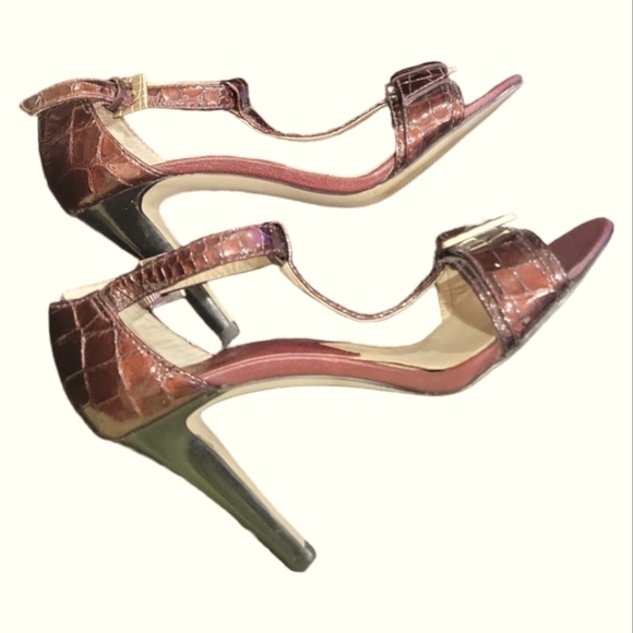 Michael Kors Women's Burgundy Patent Leather T-Strap Sandals Sz 7M - Picture 4 of 10